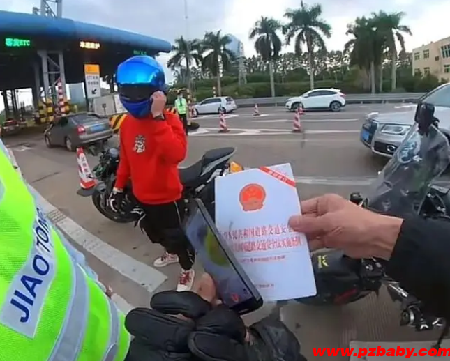 警方回应网红骑摩托上高速被拦摔倒